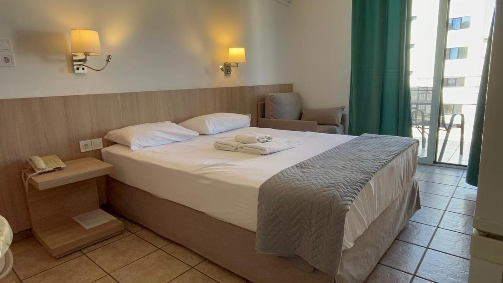 Hotel Ionion พีเรียส ภายนอก รูปภาพ