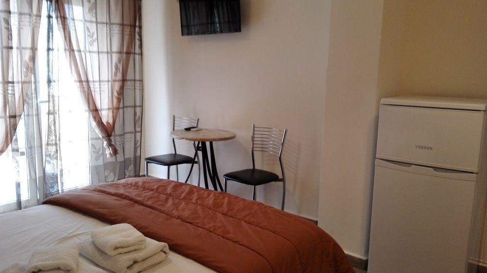 Hotel Ionion พีเรียส ภายนอก รูปภาพ