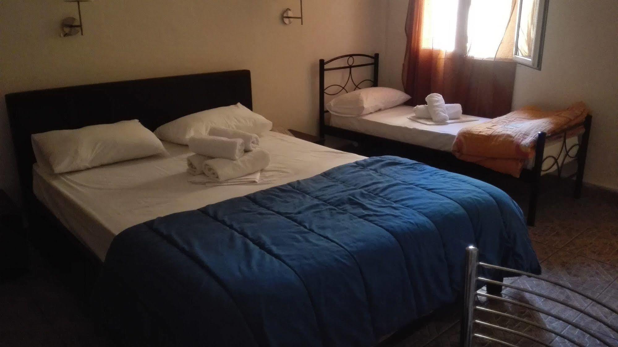 Hotel Ionion พีเรียส ภายนอก รูปภาพ