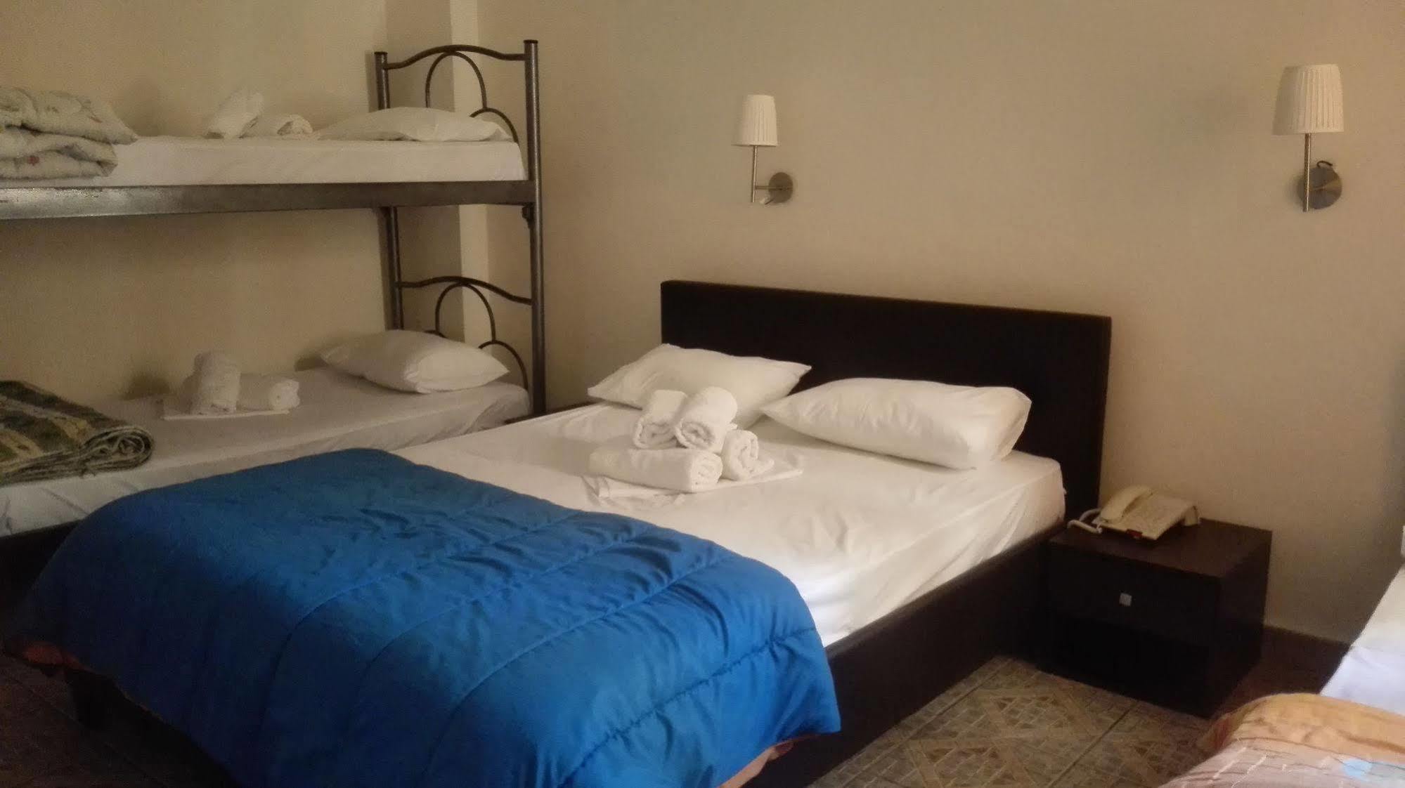 Hotel Ionion พีเรียส ภายนอก รูปภาพ