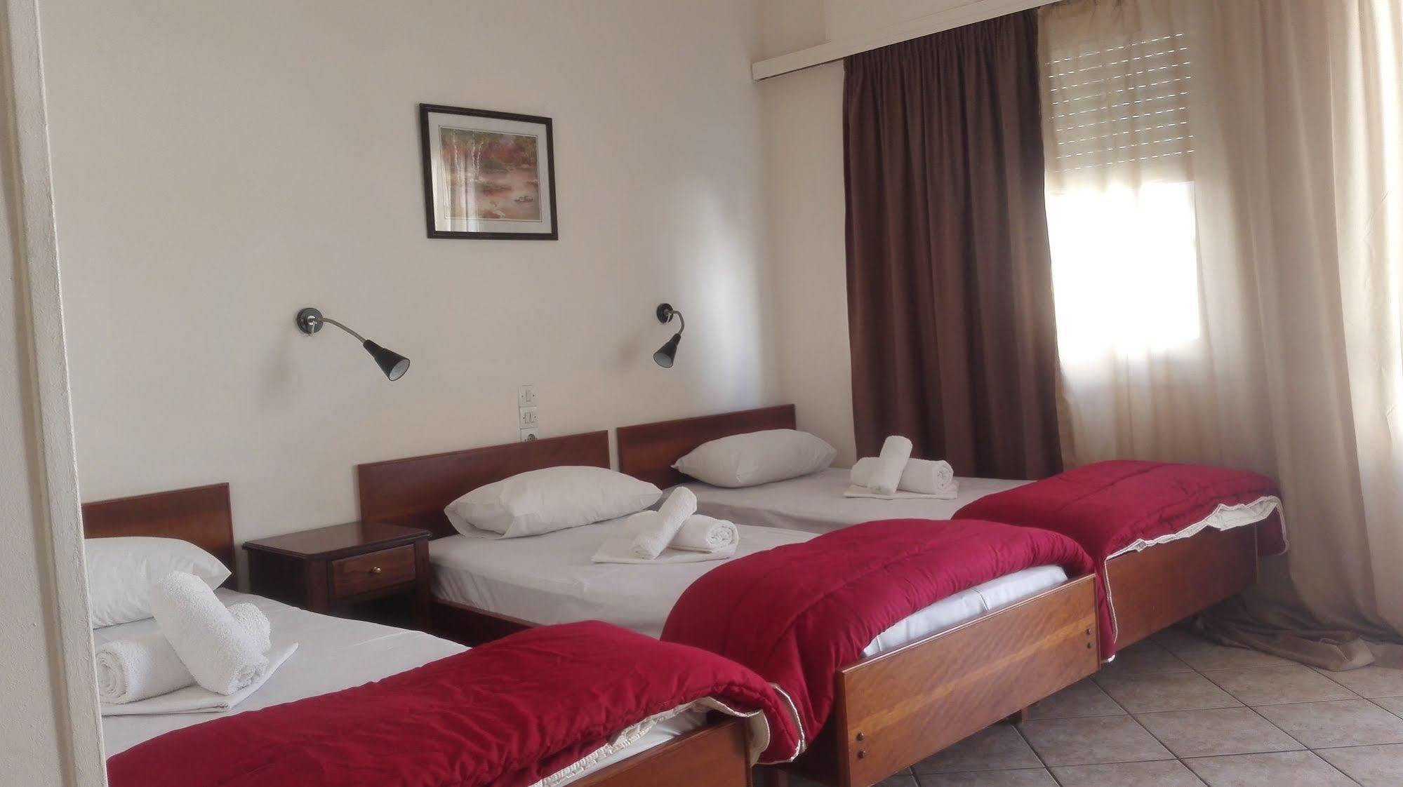 Hotel Ionion พีเรียส ภายนอก รูปภาพ