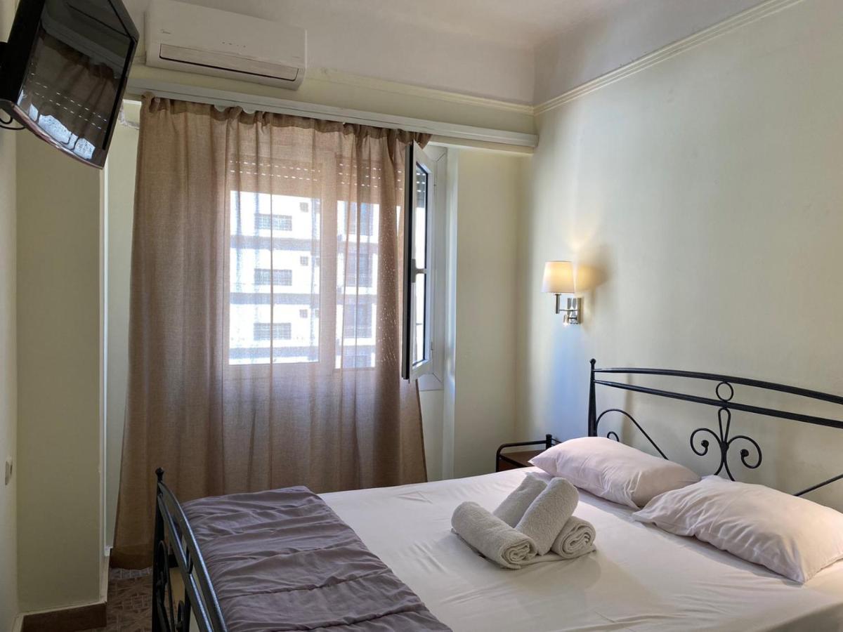 Hotel Ionion พีเรียส ภายนอก รูปภาพ